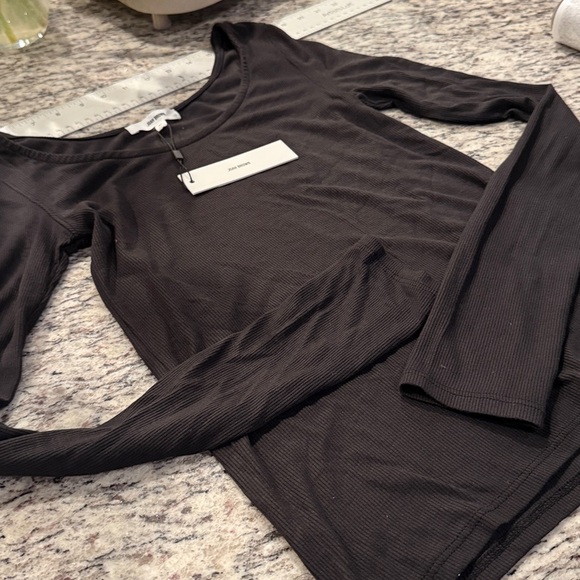 Joah Brown Classic Scoop Neck Long Sleeve in Vintage Black - Picture 5 of 8